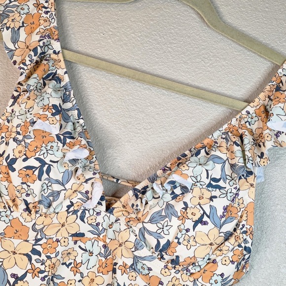 Cupshe Ditsy Floral Flutter Sleeve One-Piece Swimsuit V Neck Lace Up Back Large - Picture 4 of 10